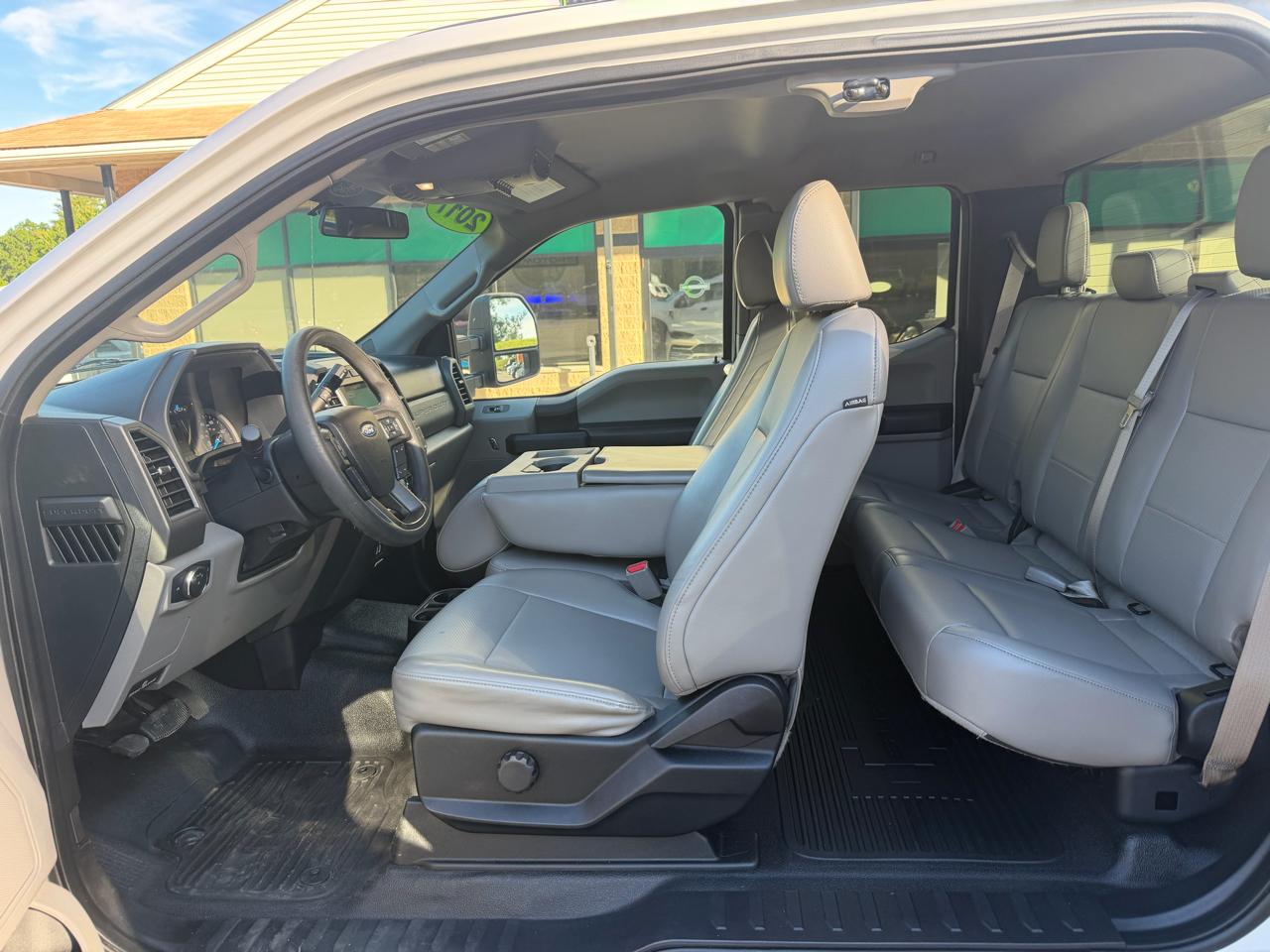 Ford Super Duty F-350 SRW XL 4WD SuperCab 8' Box 2017