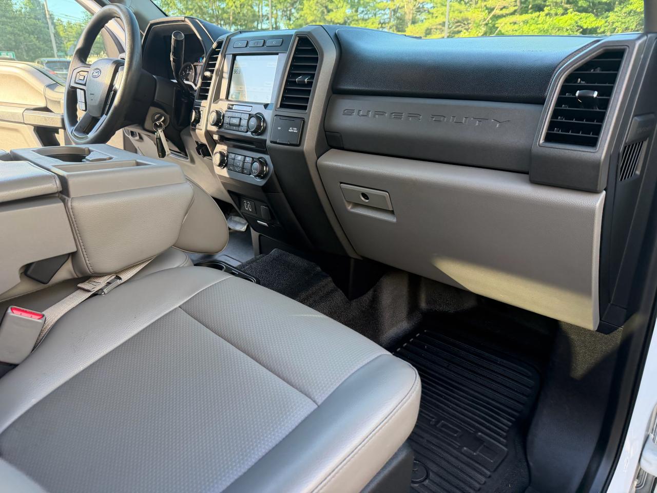 Ford Super Duty F-350 SRW XL 4WD SuperCab 8' Box 2017