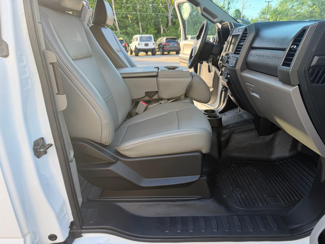 Ford Super Duty F-350 SRW XL 4WD SuperCab 8' Box 2017