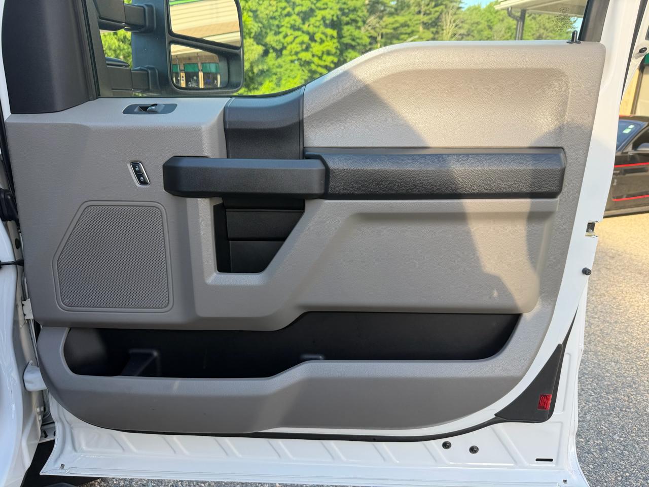 Ford Super Duty F-350 SRW XL 4WD SuperCab 8' Box 2017