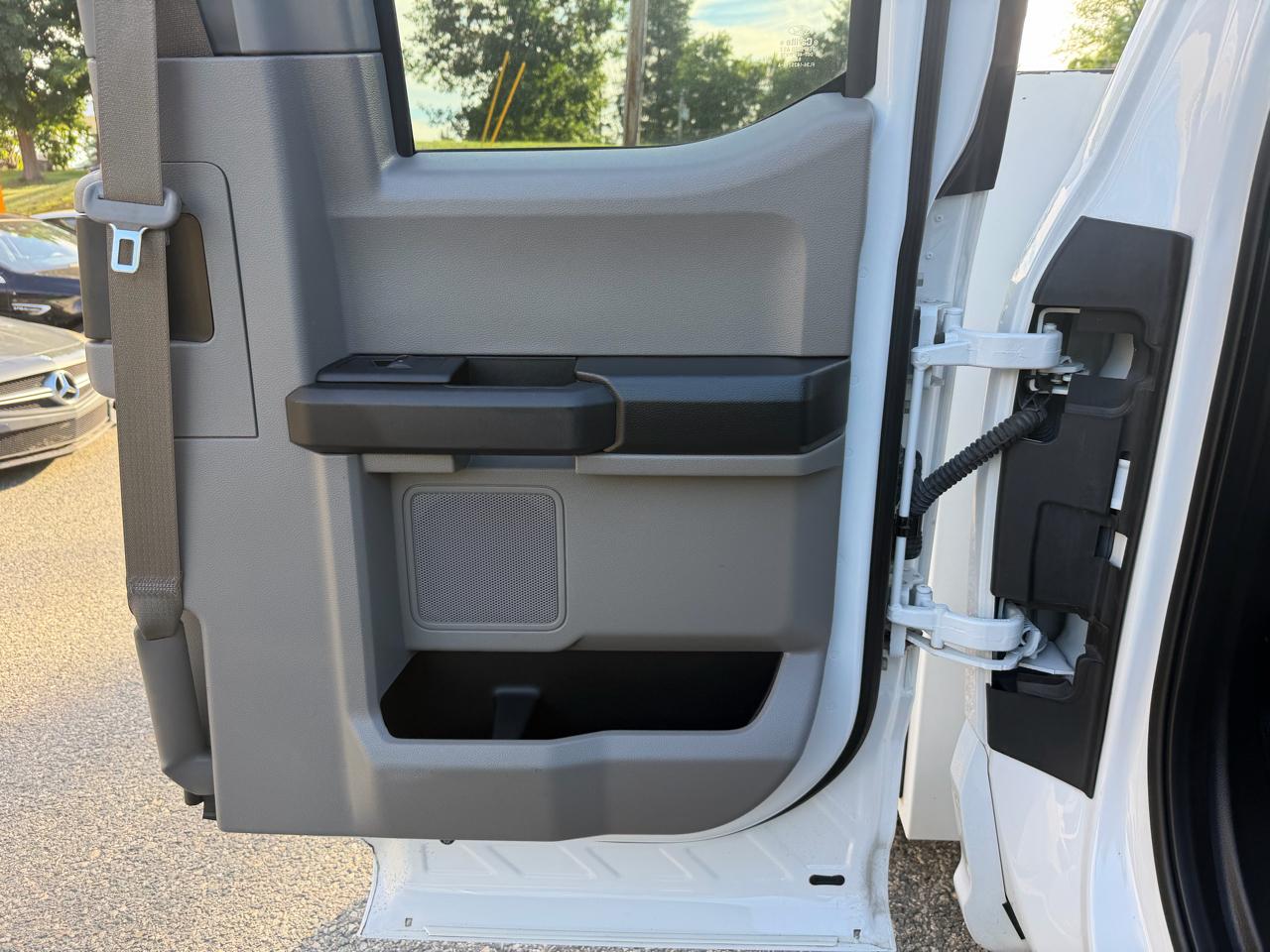 Ford Super Duty F-350 SRW XL 4WD SuperCab 8' Box 2017