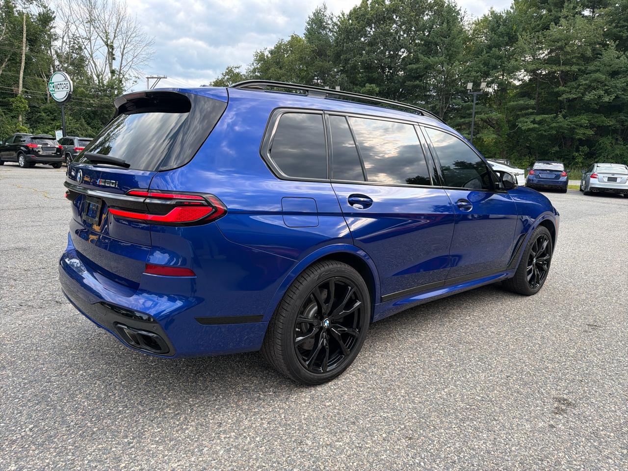 BMW X7 M60i Sports Activity Vehicle 2024
