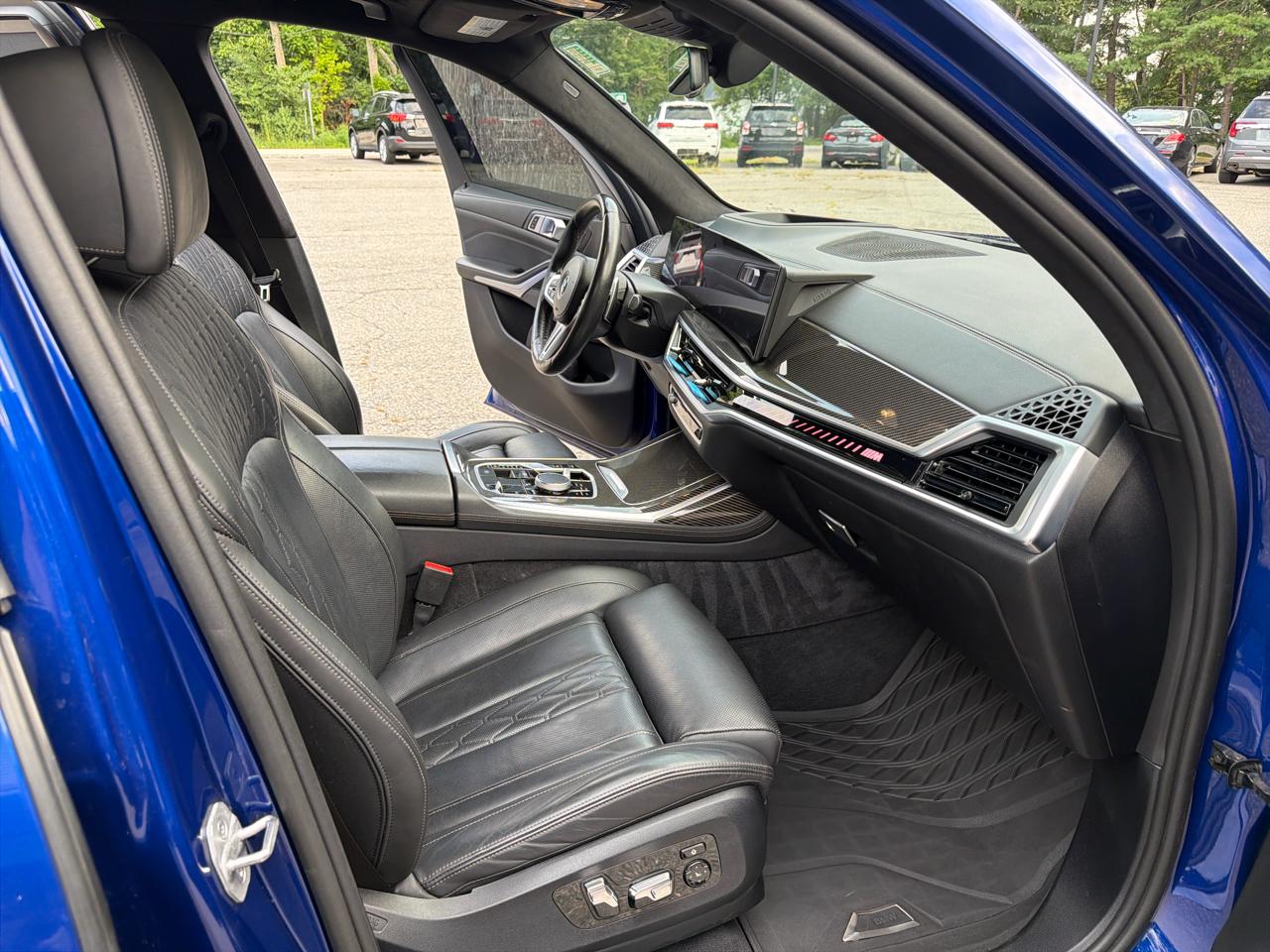 BMW X7 M60i Sports Activity Vehicle 2024