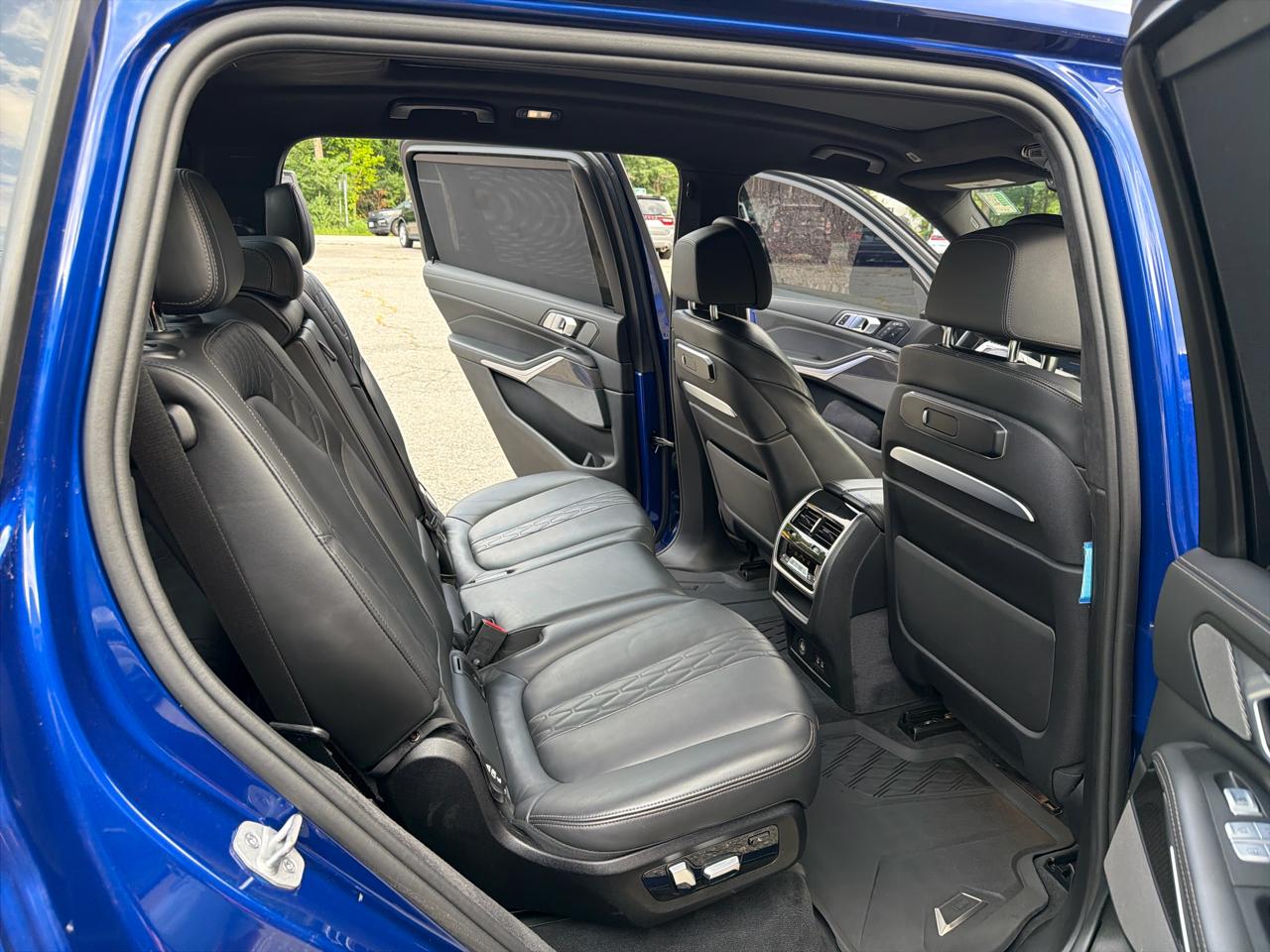 BMW X7 M60i Sports Activity Vehicle 2024