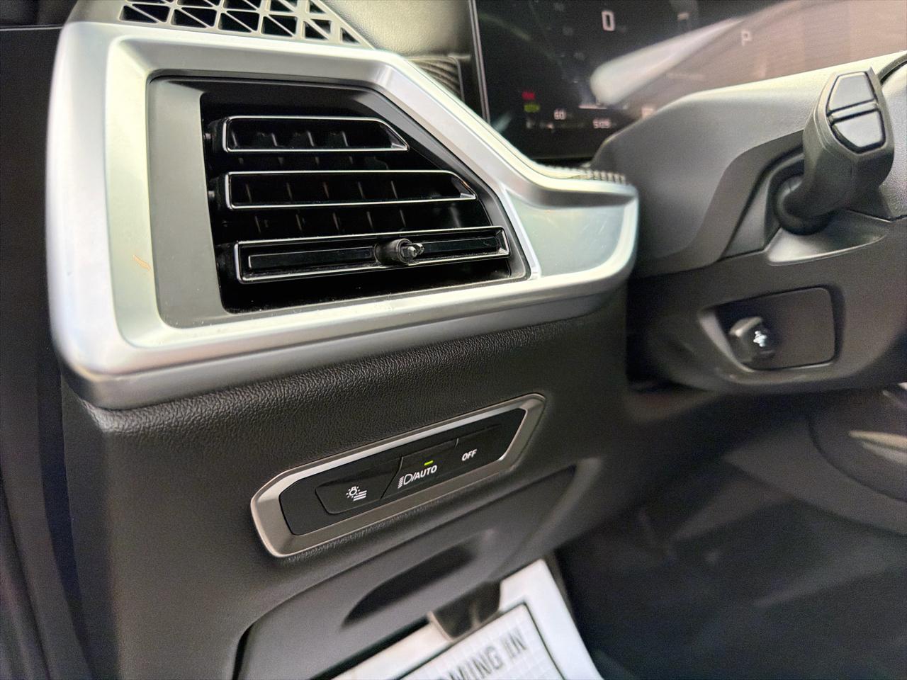 BMW X7 M60i Sports Activity Vehicle 2024