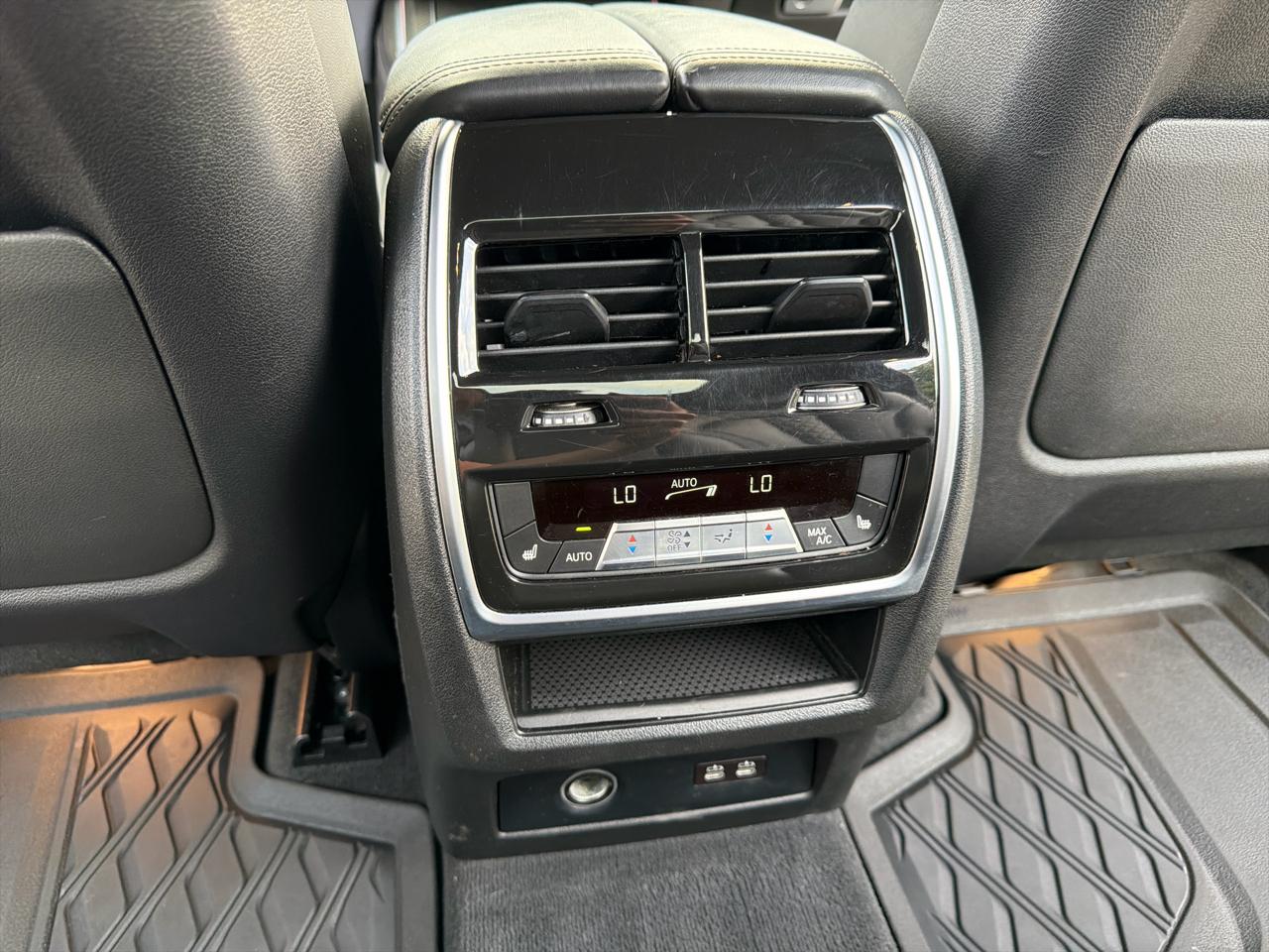 BMW X7 M60i Sports Activity Vehicle 2024