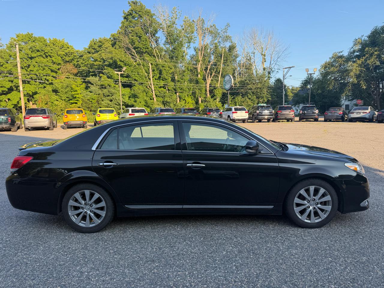 Toyota Avalon 4dr Sdn (Natl) 2011