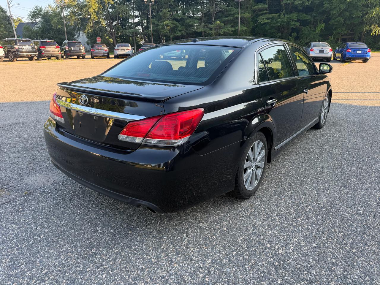 Toyota Avalon 4dr Sdn (Natl) 2011