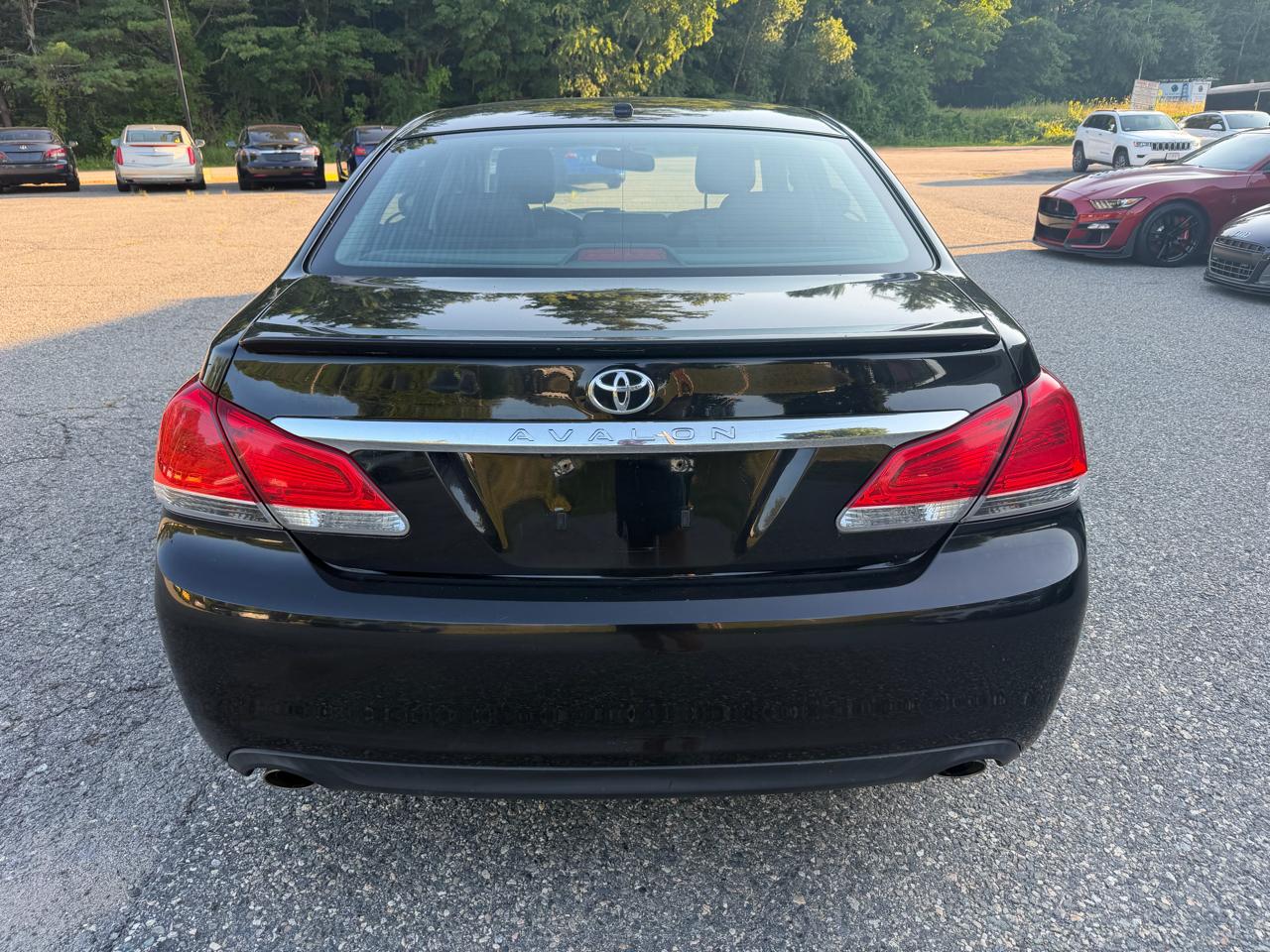 Toyota Avalon 4dr Sdn (Natl) 2011