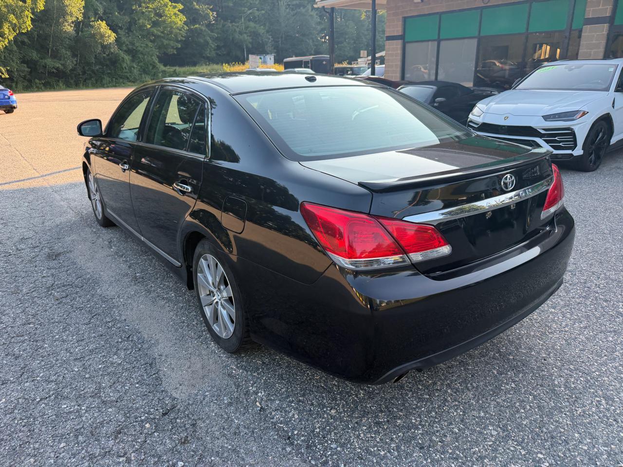 Toyota Avalon 4dr Sdn (Natl) 2011