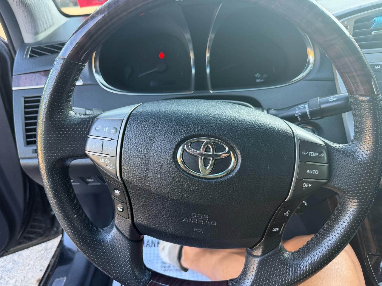 Toyota Avalon 4dr Sdn (Natl) 2011