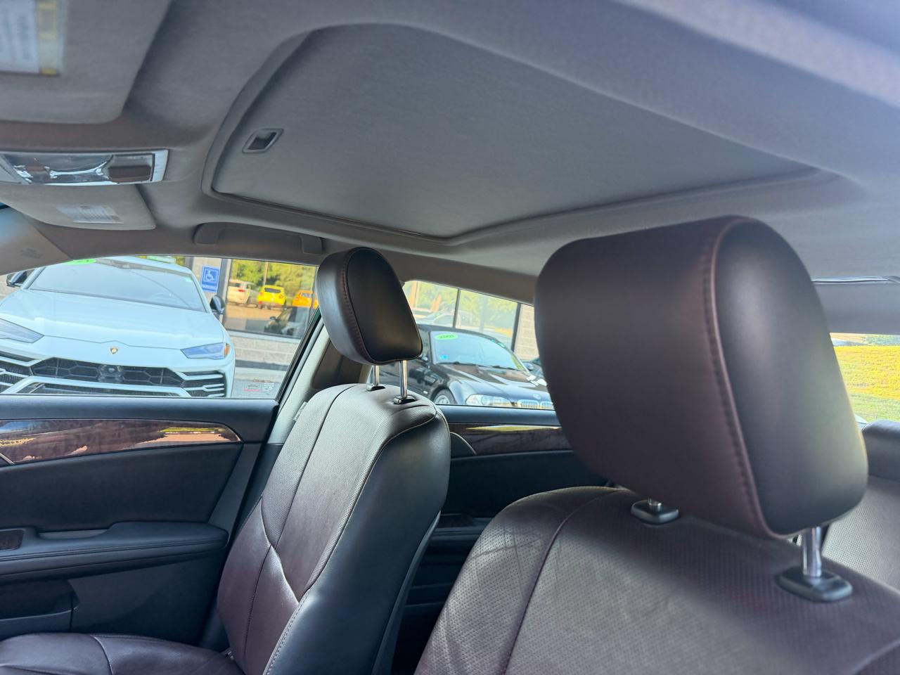 Toyota Avalon 4dr Sdn (Natl) 2011