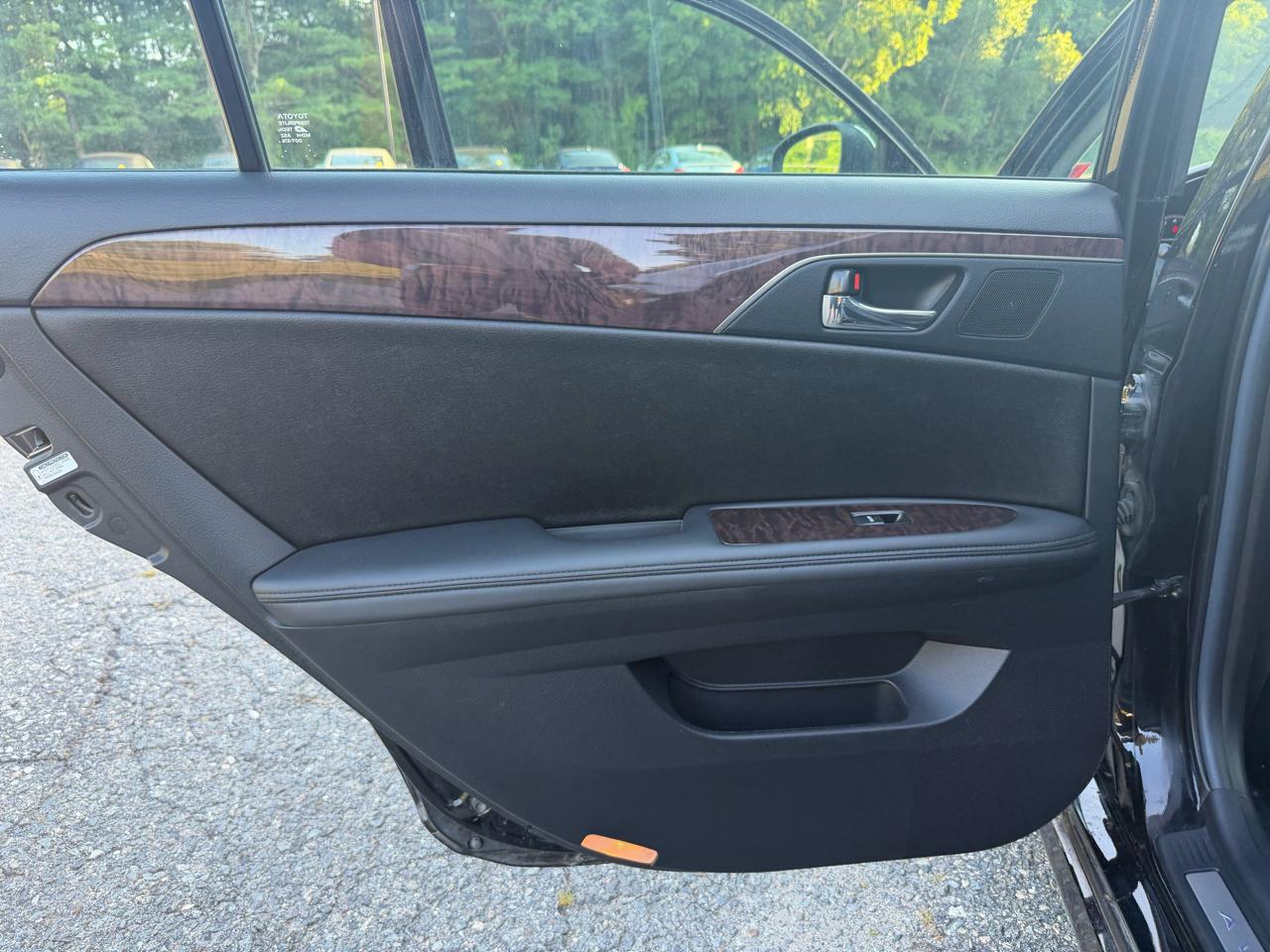 Toyota Avalon 4dr Sdn (Natl) 2011