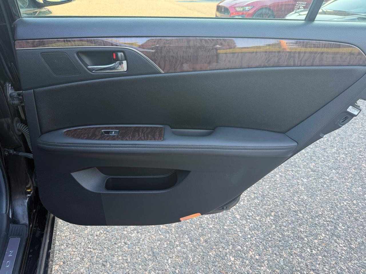 Toyota Avalon 4dr Sdn (Natl) 2011