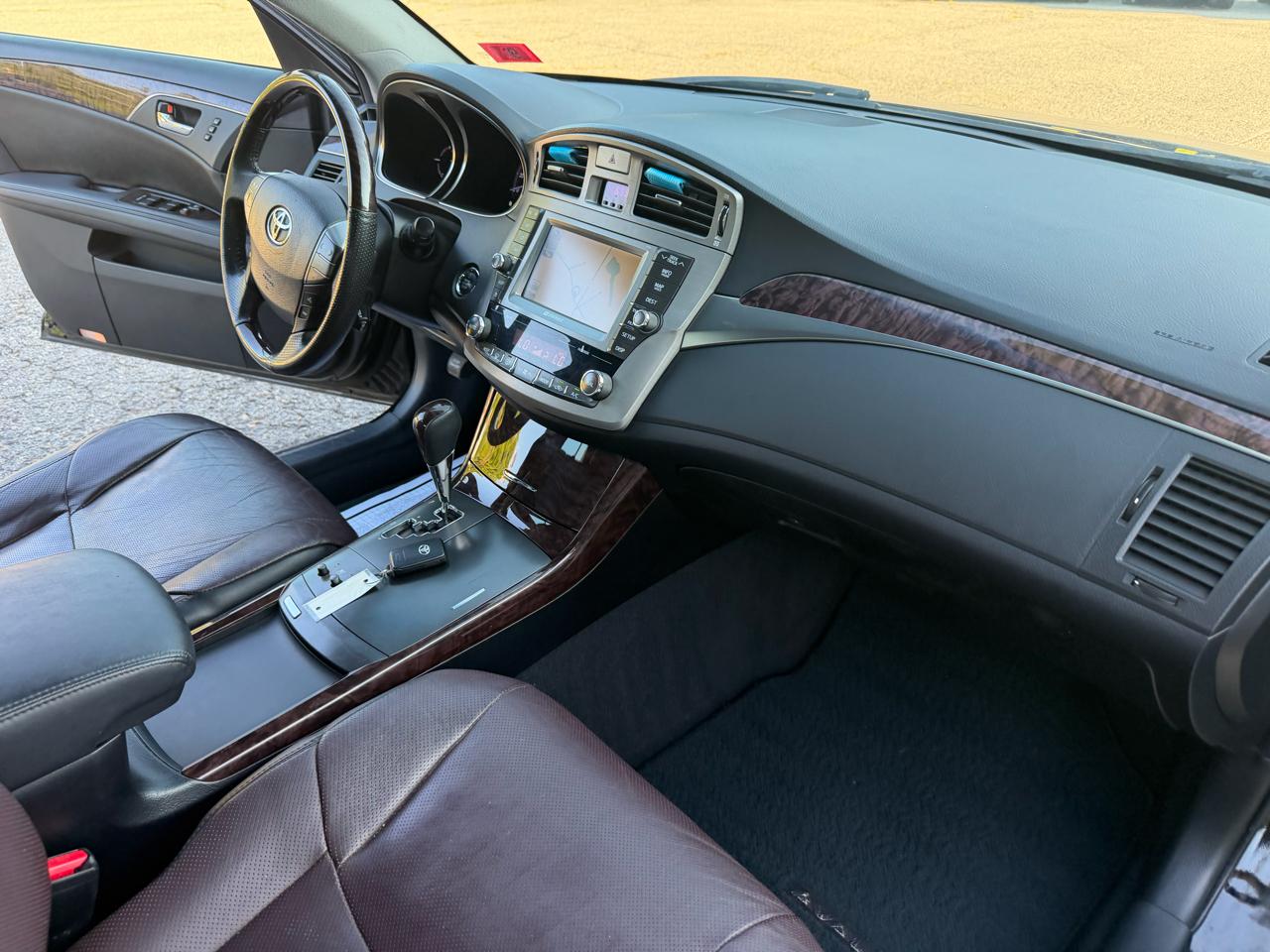 Toyota Avalon 4dr Sdn (Natl) 2011