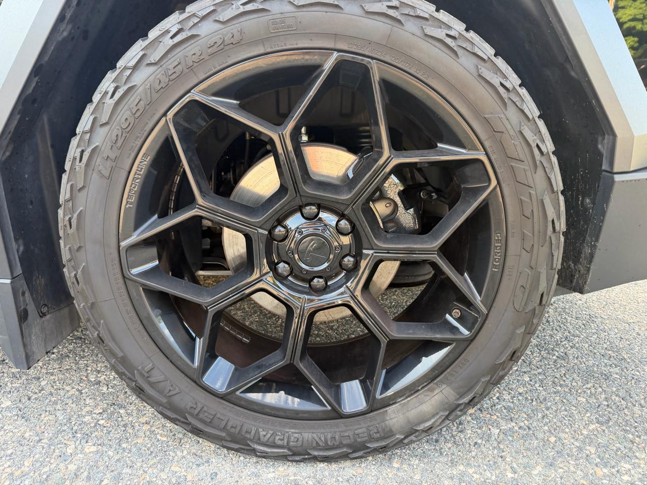 Tesla Cybertruck AWD 2024