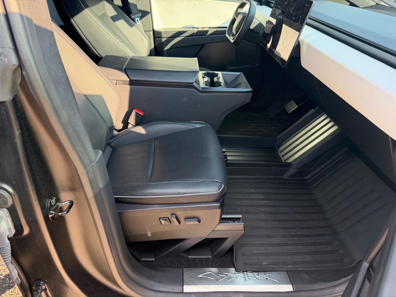 Tesla Cybertruck AWD 2024
