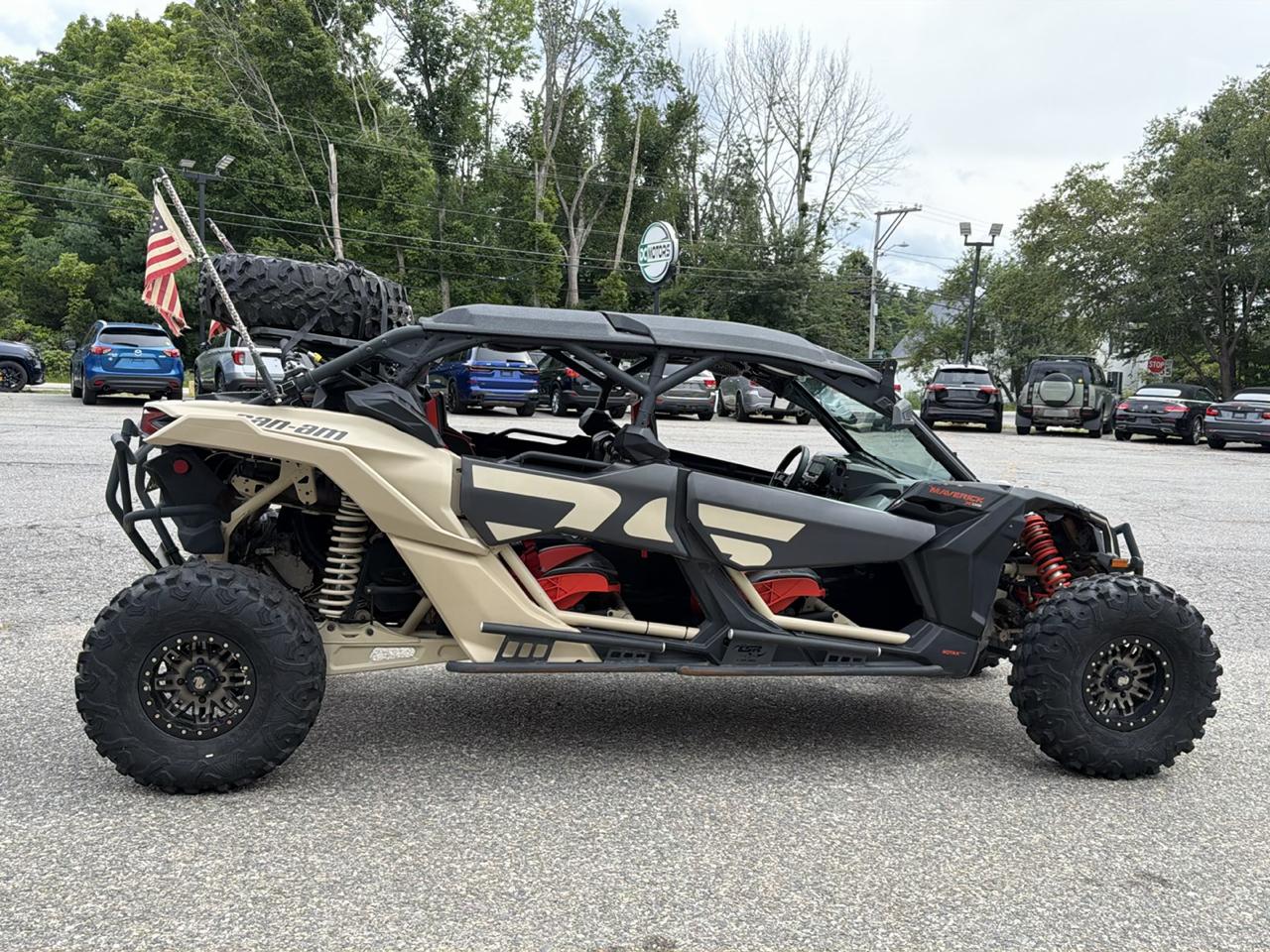 Can-Am Maverick Max X DS Turbo R  2022