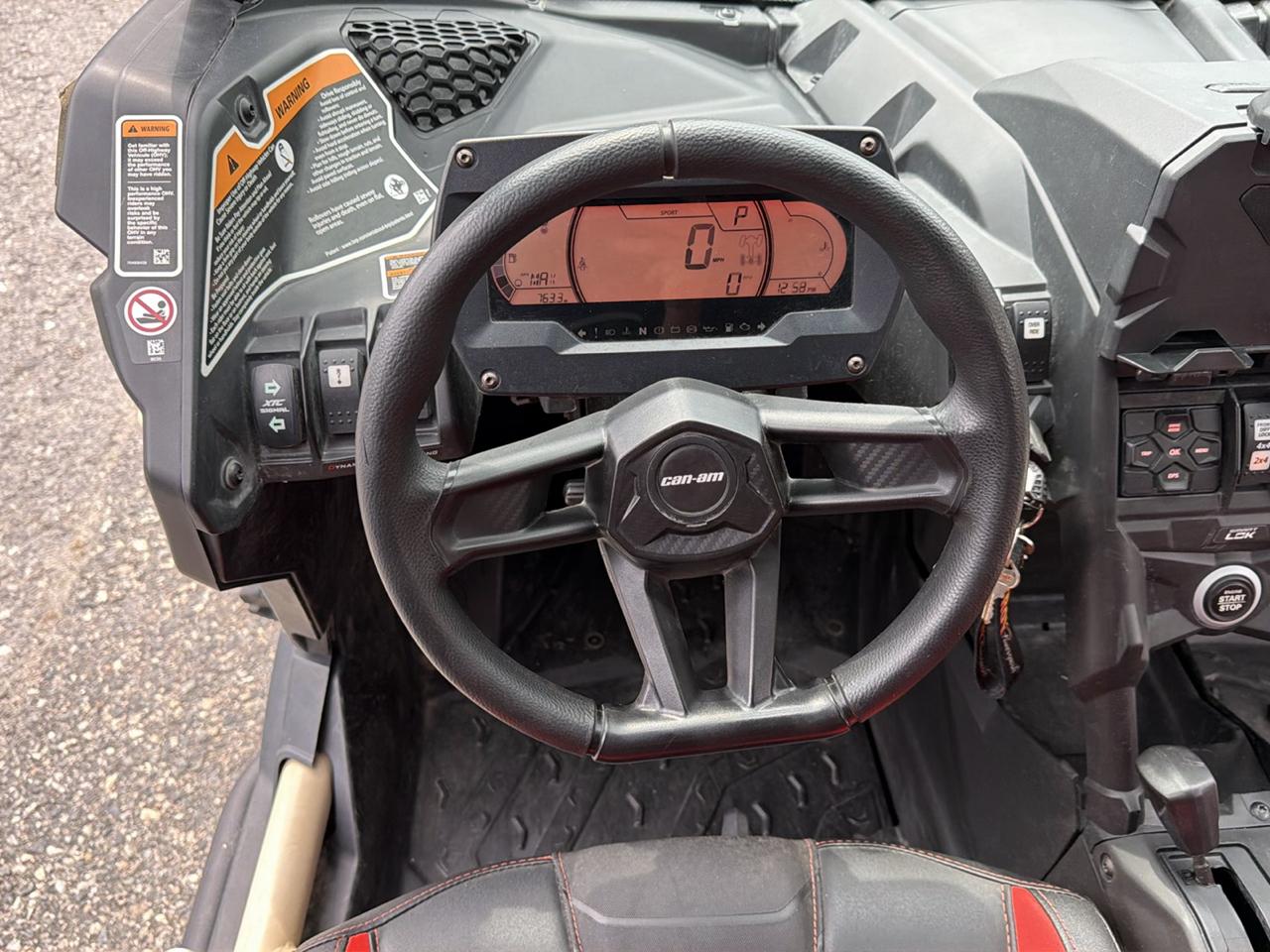 Can-Am Maverick Max X DS Turbo R  2022