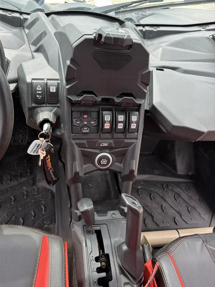 Can-Am Maverick Max X DS Turbo R  2022
