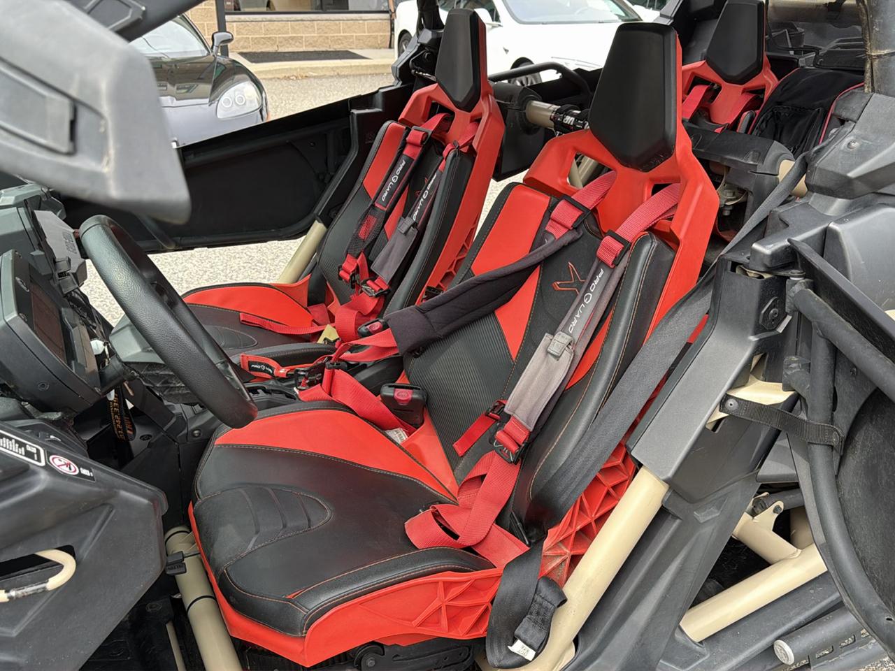 Can-Am Maverick Max X DS Turbo R  2022