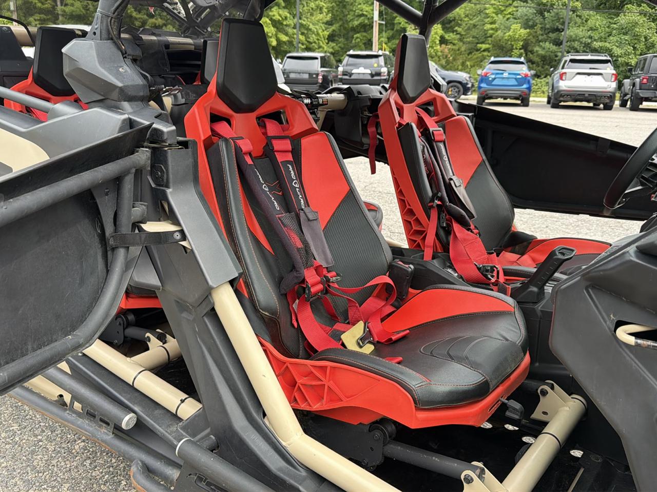 Can-Am Maverick Max X DS Turbo R  2022