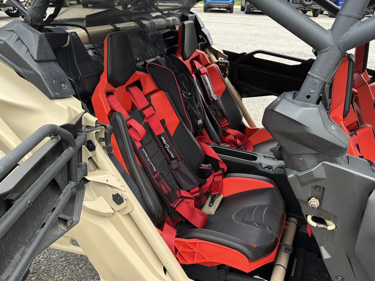Can-Am Maverick Max X DS Turbo R  2022
