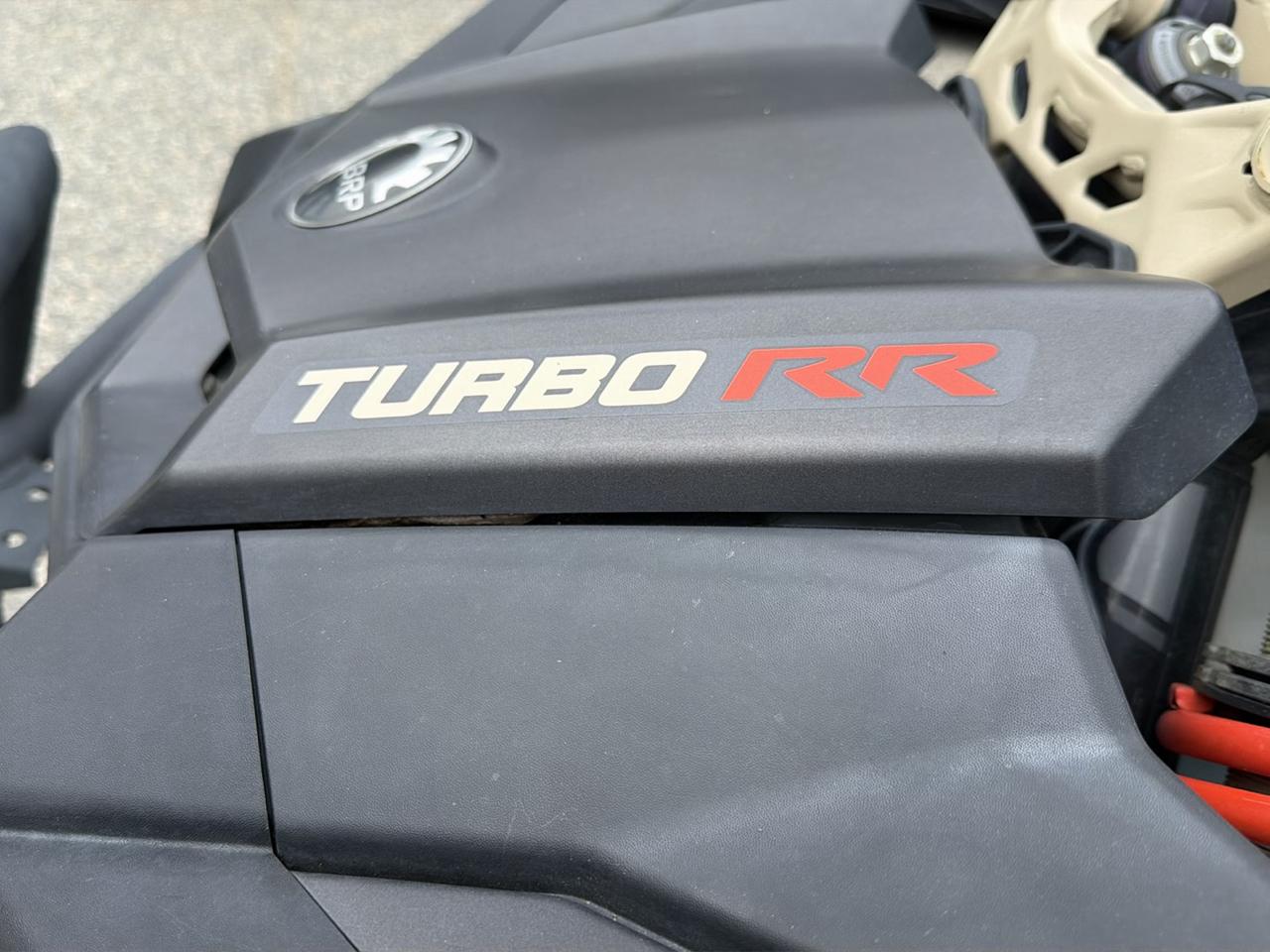 Can-Am Maverick Max X DS Turbo R  2022