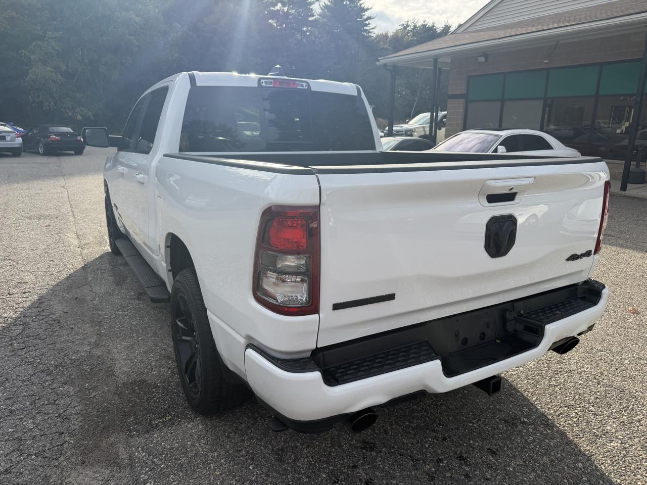 RAM 1500 Big Horn 4x4 Crew Cab 5'7" Box 2020