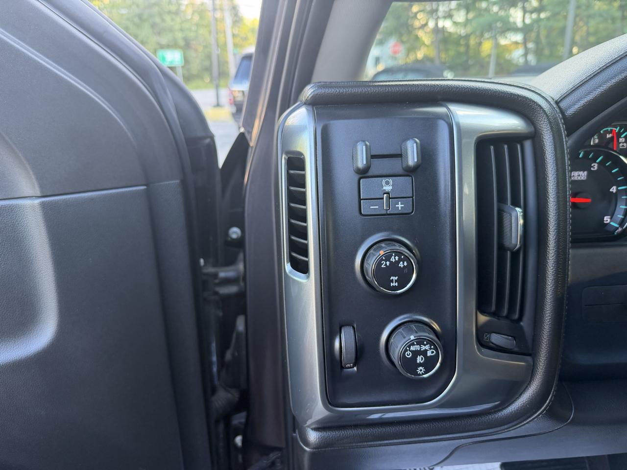 Chevrolet Silverado 2500HD Built After Aug 14 4WD Crew Cab 153.7" LTZ 2015