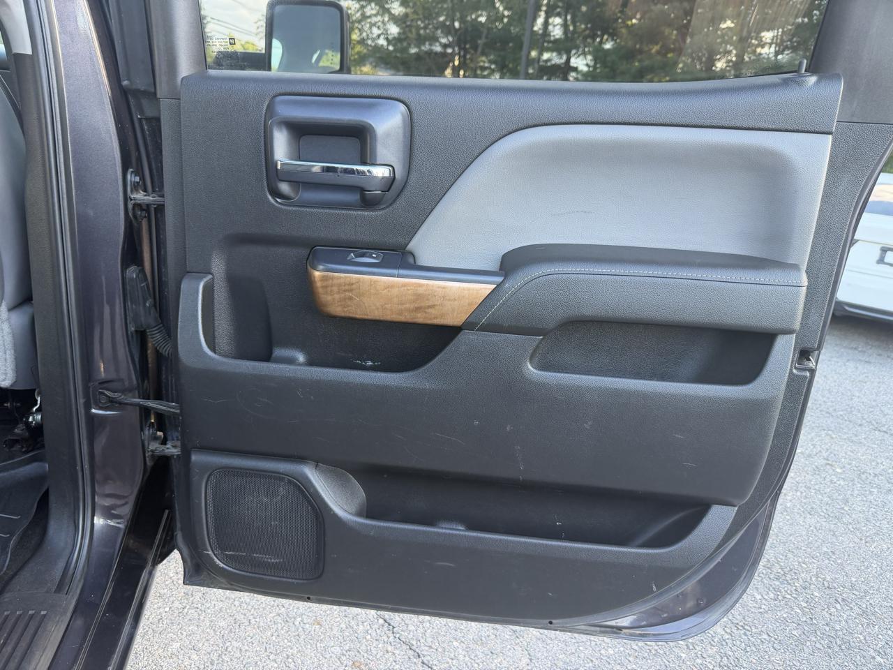 Chevrolet Silverado 2500HD Built After Aug 14 4WD Crew Cab 153.7" LTZ 2015