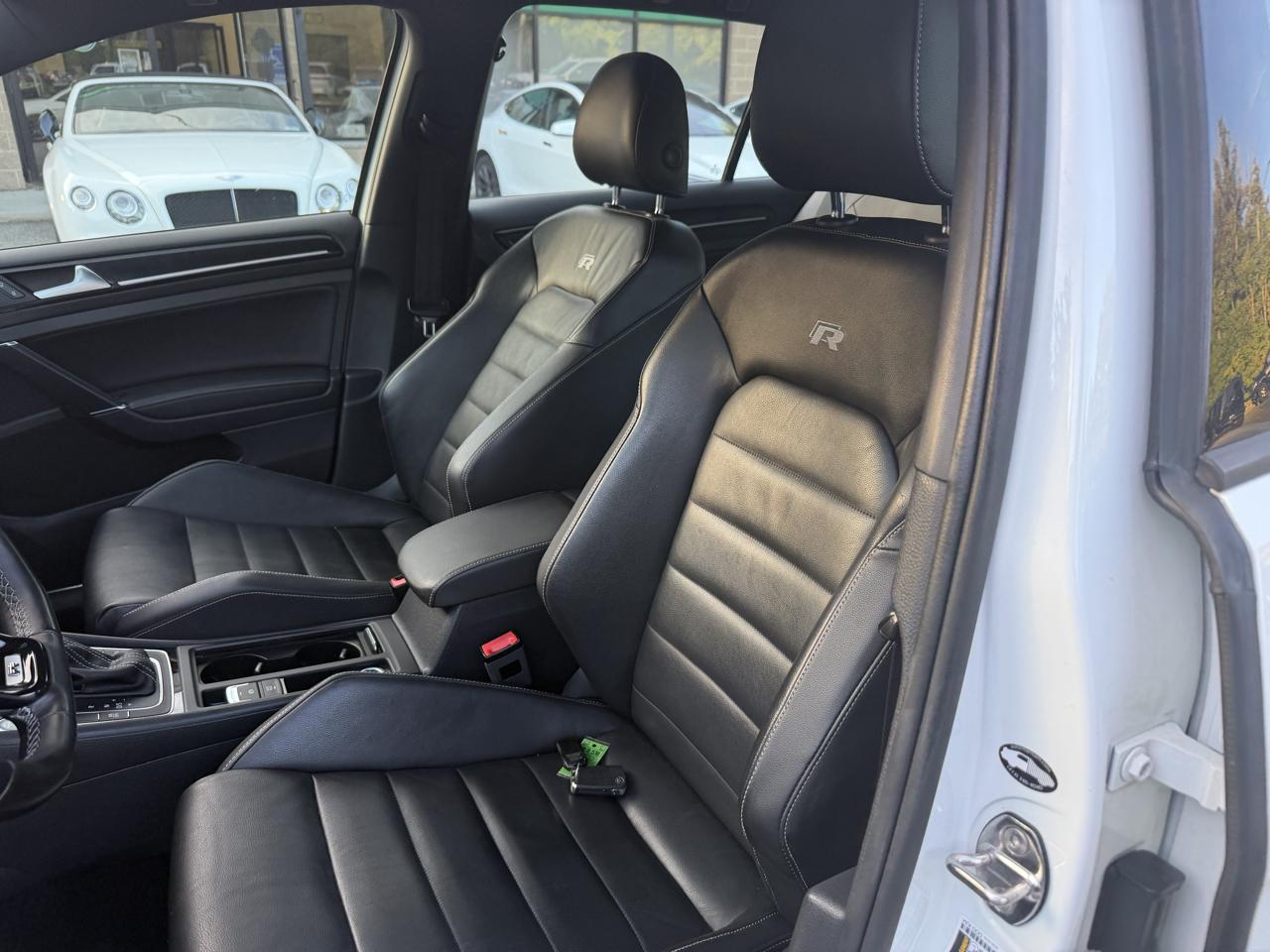 Volkswagen Golf R 4-Door DSG w/DCC/Nav 2017