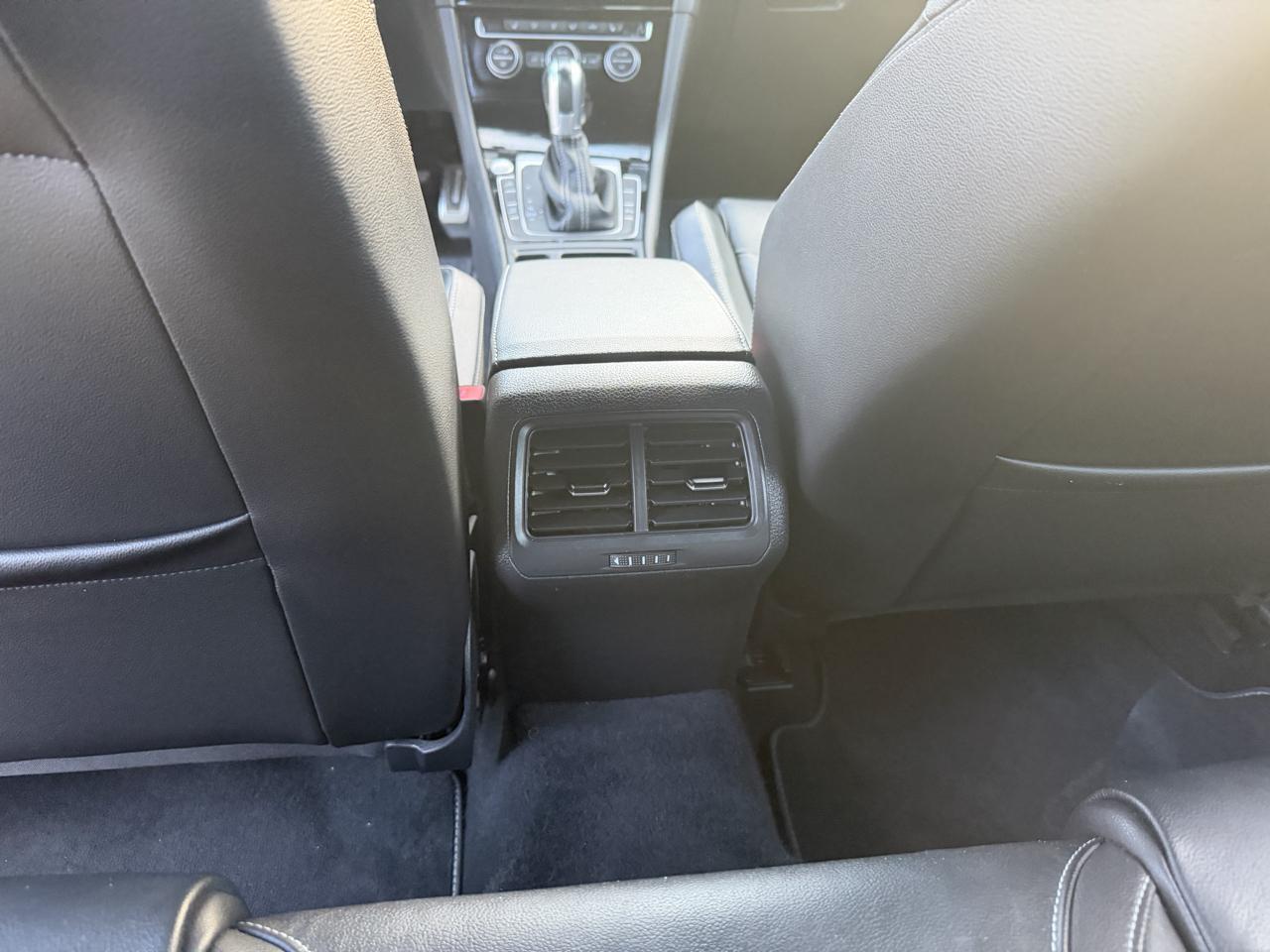 Volkswagen Golf R 4-Door DSG w/DCC/Nav 2017
