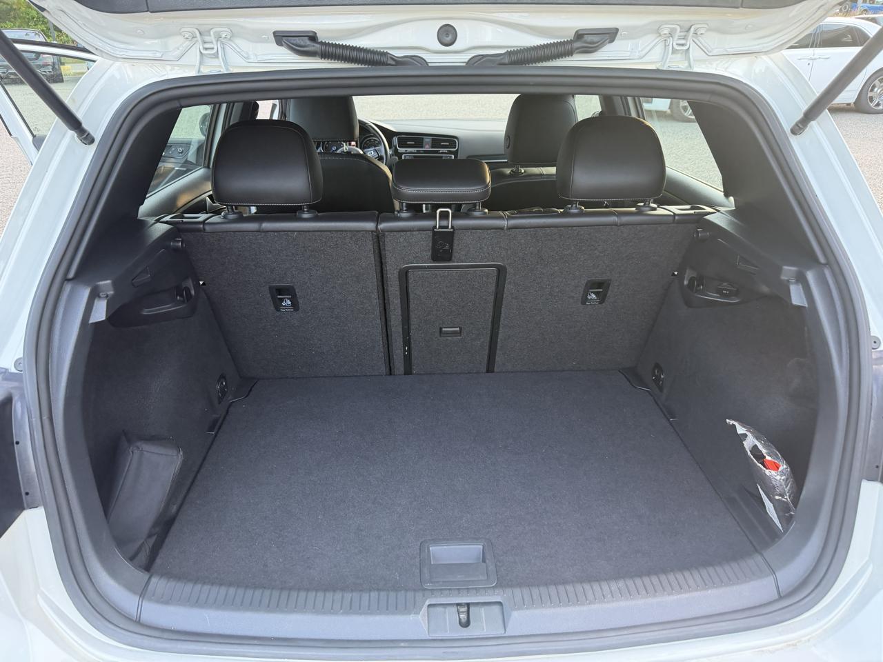 Volkswagen Golf R 4-Door DSG w/DCC/Nav 2017