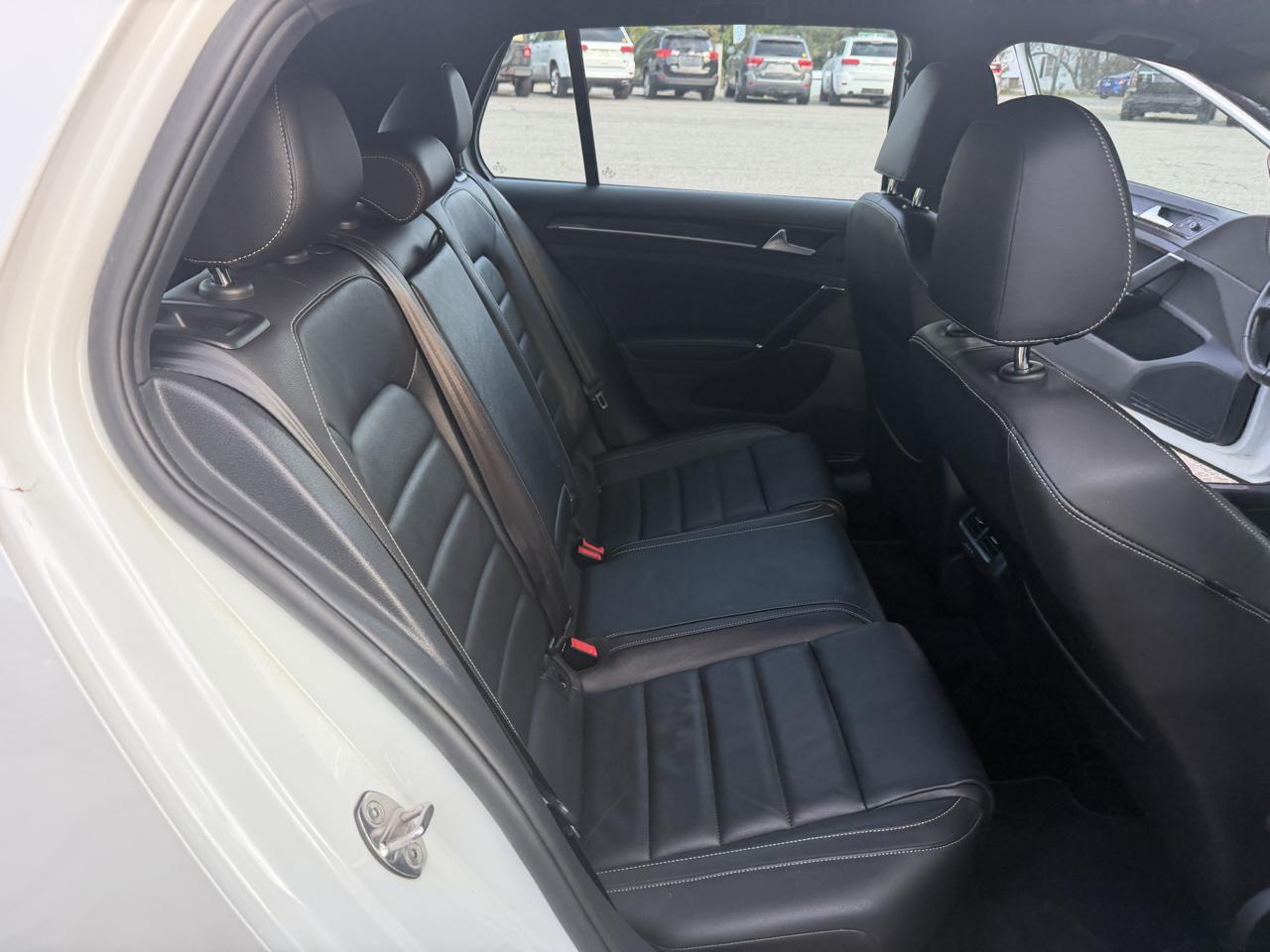 Volkswagen Golf R 4-Door DSG w/DCC/Nav 2017