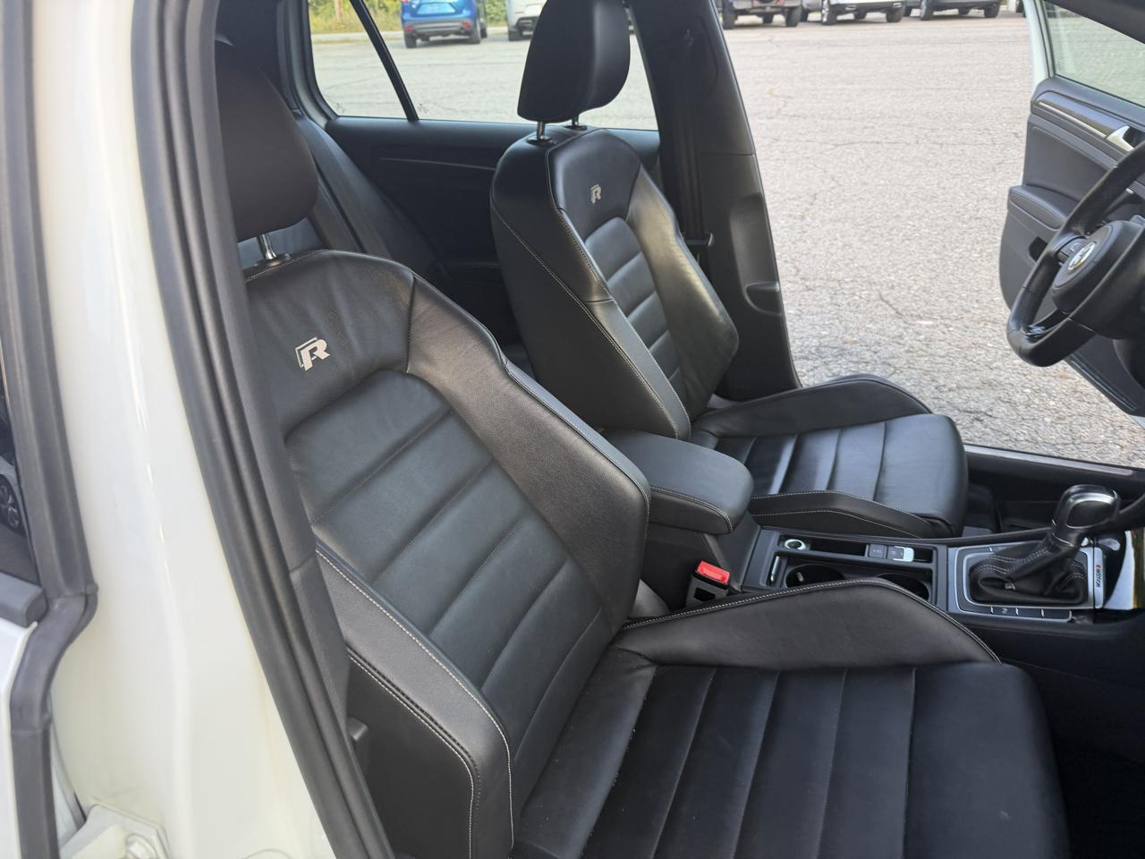 Volkswagen Golf R 4-Door DSG w/DCC/Nav 2017