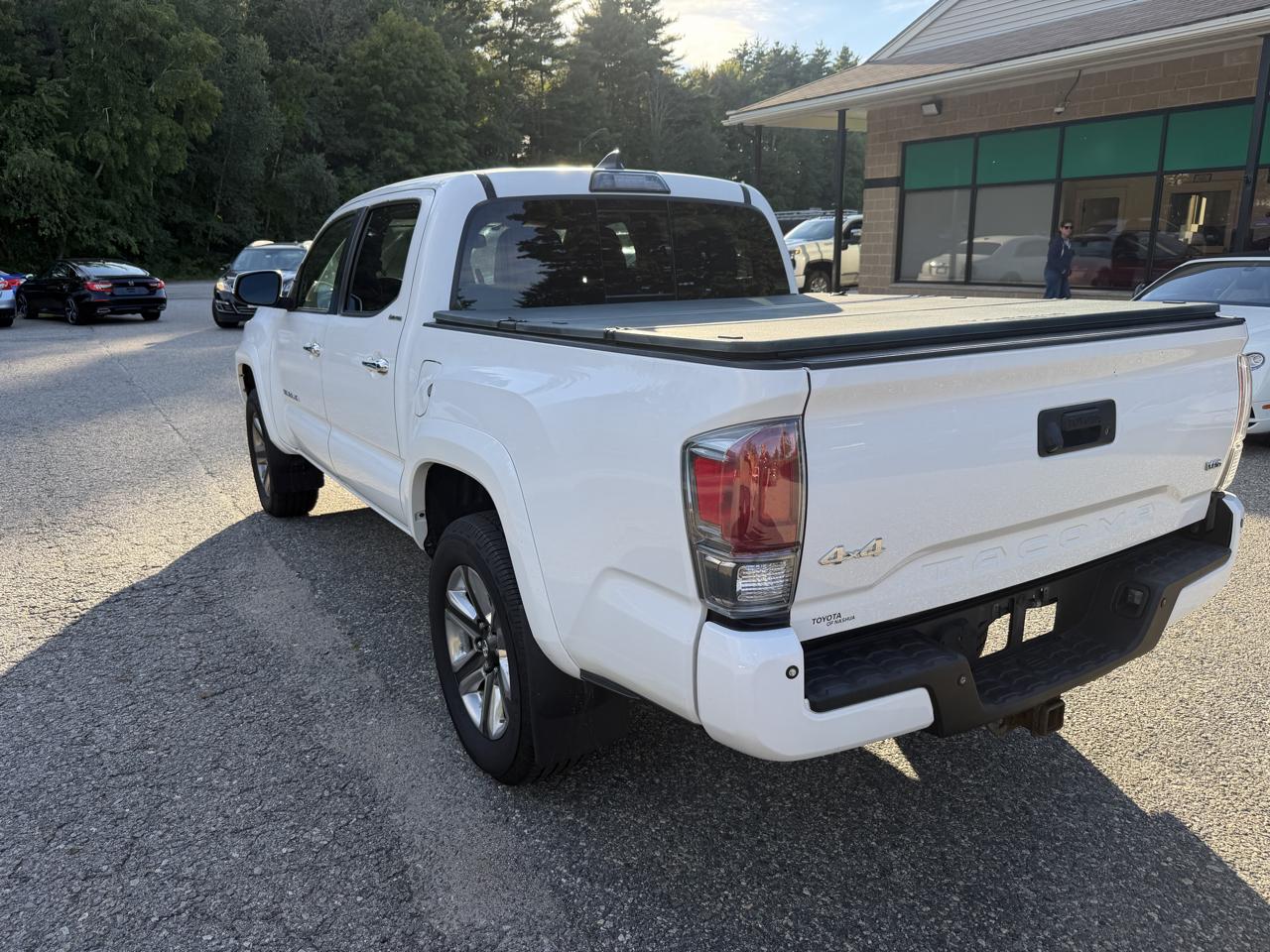 Toyota Tacoma Limited Double Cab 5' Bed V6 4x4 AT (Natl) 2017