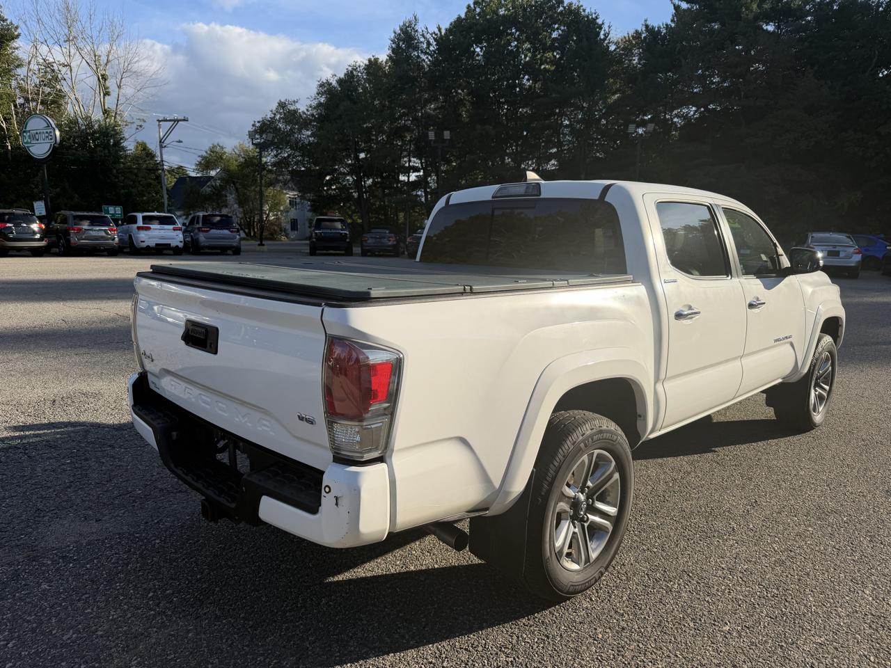 Toyota Tacoma Limited Double Cab 5' Bed V6 4x4 AT (Natl) 2017