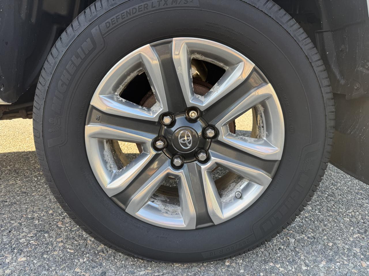 Toyota Tacoma Limited Double Cab 5' Bed V6 4x4 AT (Natl) 2017