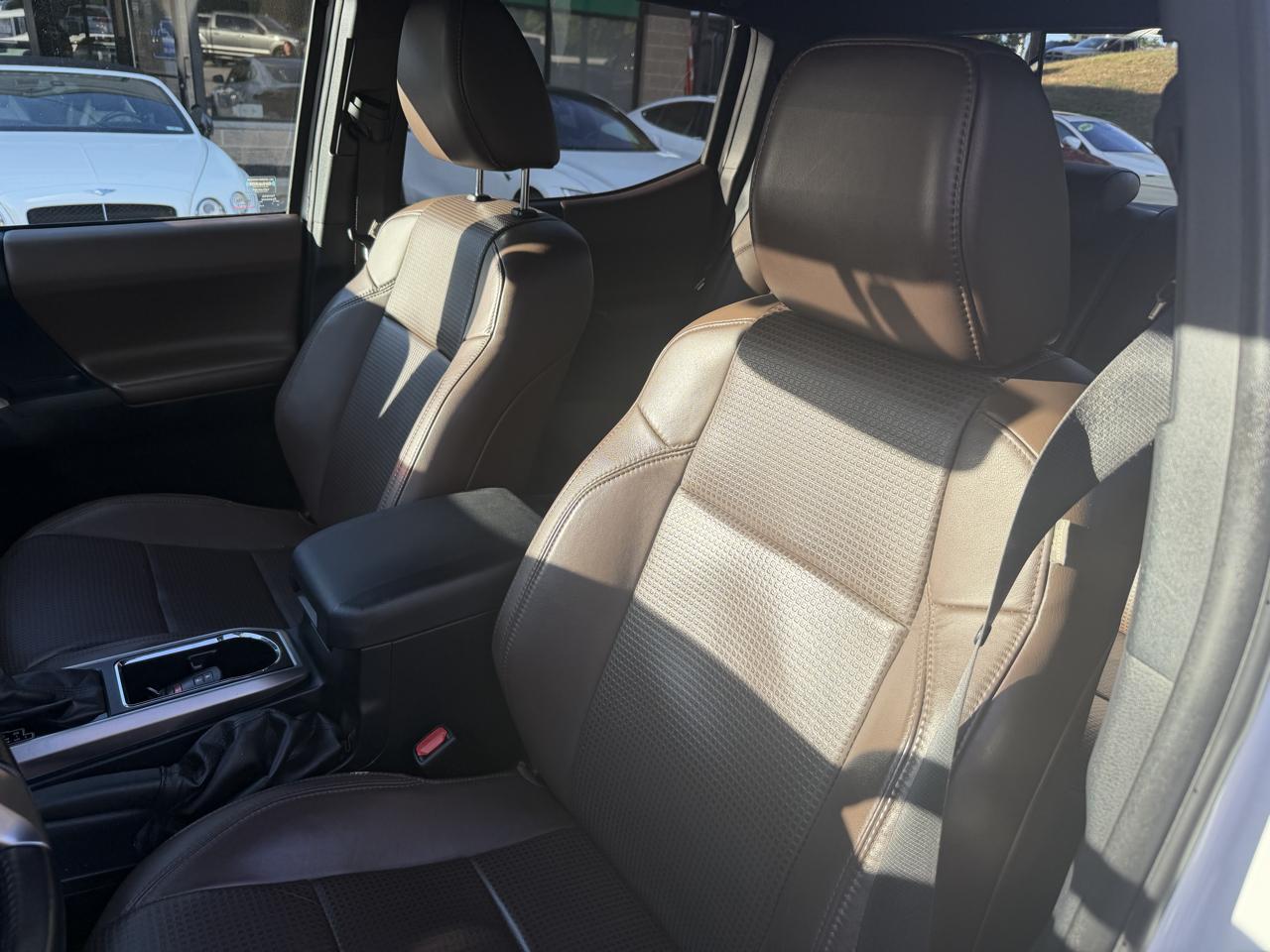 Toyota Tacoma Limited Double Cab 5' Bed V6 4x4 AT (Natl) 2017