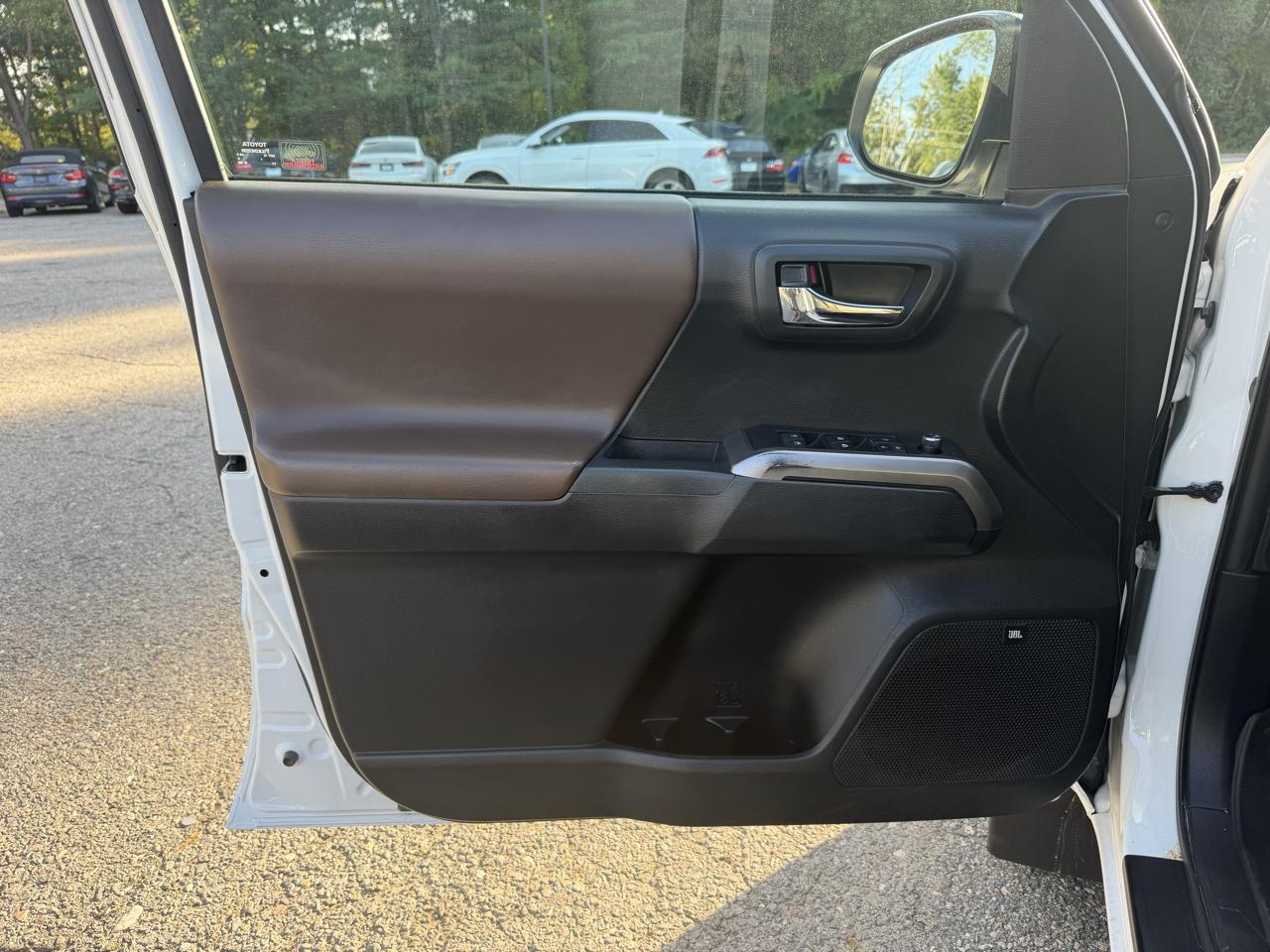 Toyota Tacoma Limited Double Cab 5' Bed V6 4x4 AT (Natl) 2017