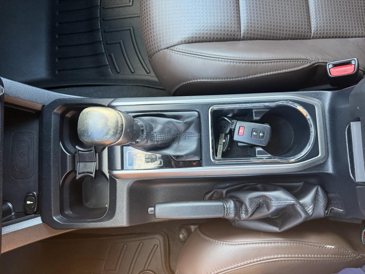 Toyota Tacoma Limited Double Cab 5' Bed V6 4x4 AT (Natl) 2017