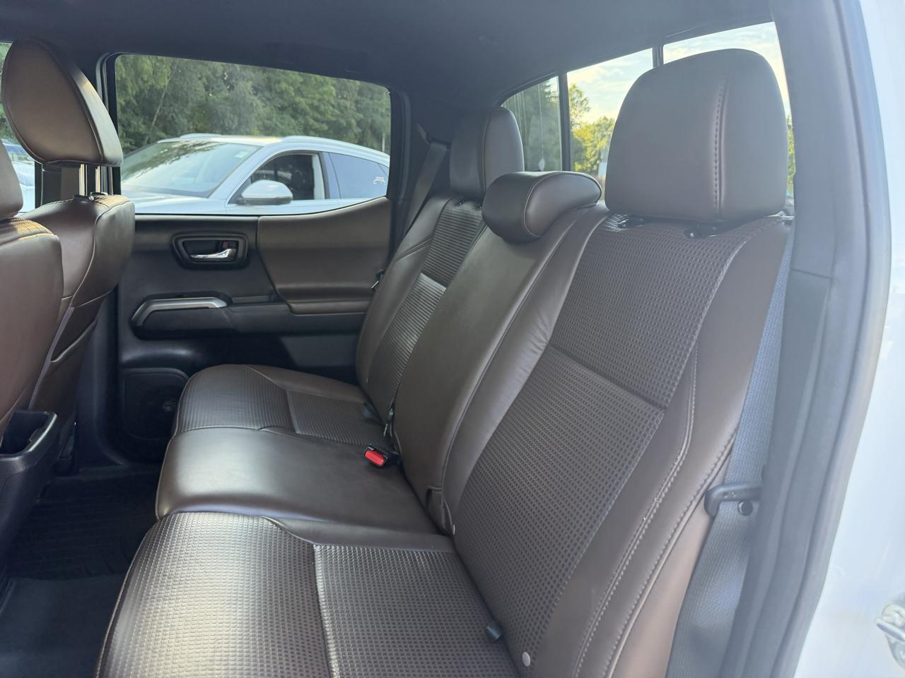 Toyota Tacoma Limited Double Cab 5' Bed V6 4x4 AT (Natl) 2017