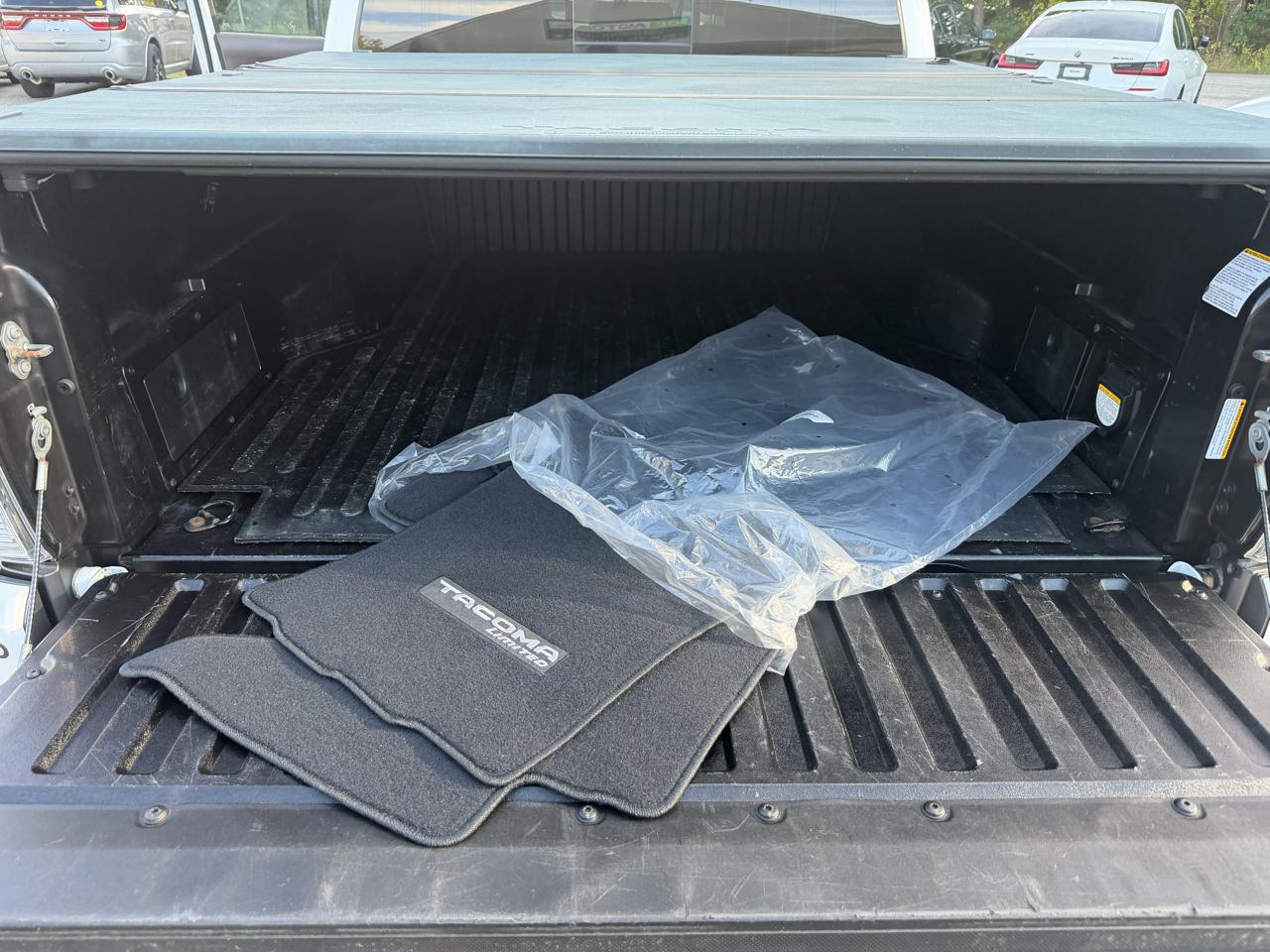 Toyota Tacoma Limited Double Cab 5' Bed V6 4x4 AT (Natl) 2017