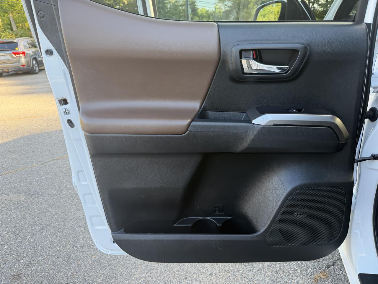 Toyota Tacoma Limited Double Cab 5' Bed V6 4x4 AT (Natl) 2017