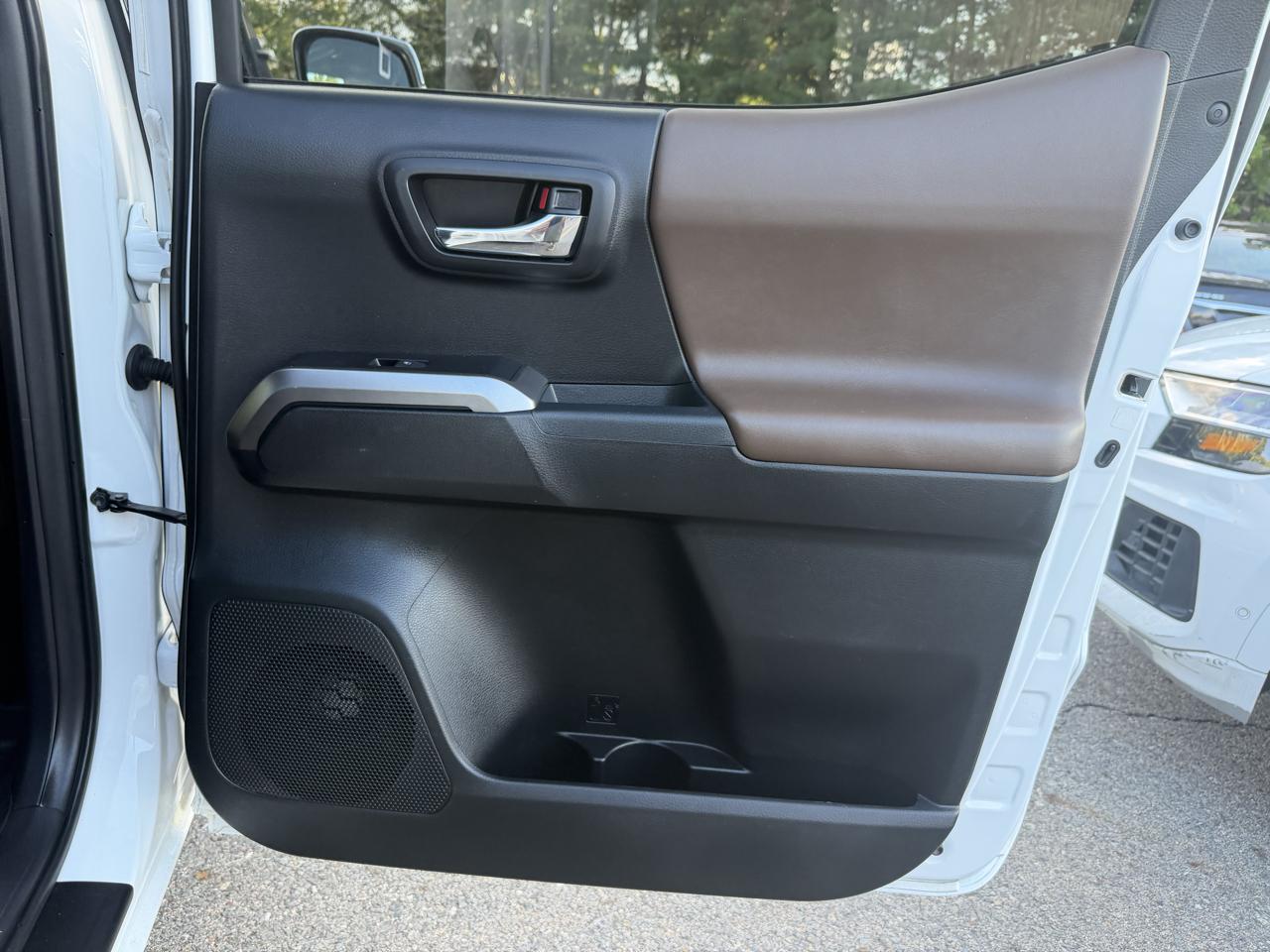 Toyota Tacoma Limited Double Cab 5' Bed V6 4x4 AT (Natl) 2017