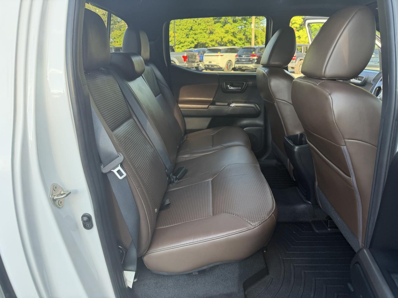 Toyota Tacoma Limited Double Cab 5' Bed V6 4x4 AT (Natl) 2017