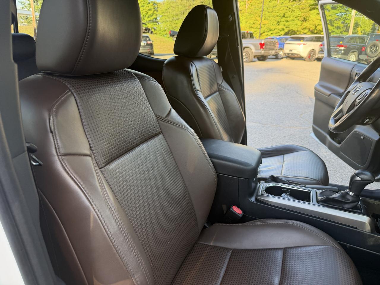 Toyota Tacoma Limited Double Cab 5' Bed V6 4x4 AT (Natl) 2017