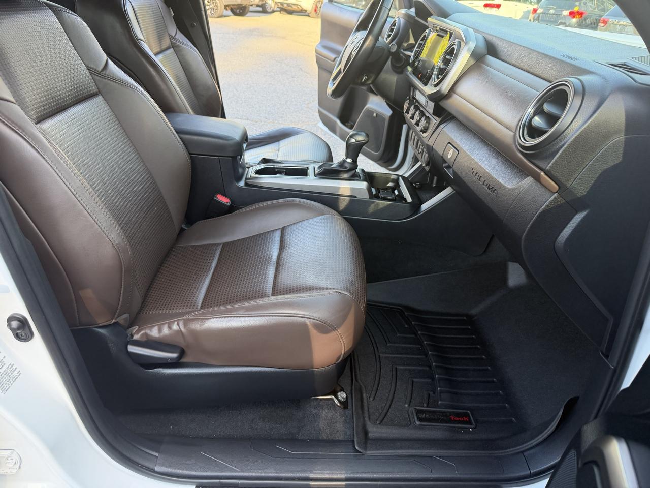 Toyota Tacoma Limited Double Cab 5' Bed V6 4x4 AT (Natl) 2017