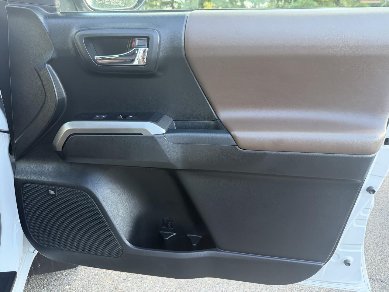 Toyota Tacoma Limited Double Cab 5' Bed V6 4x4 AT (Natl) 2017